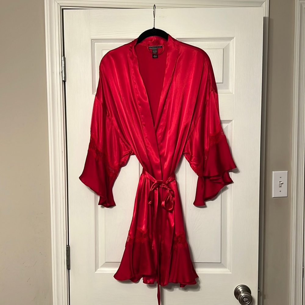 Victoria’s Secret satin and lace robe NWOT